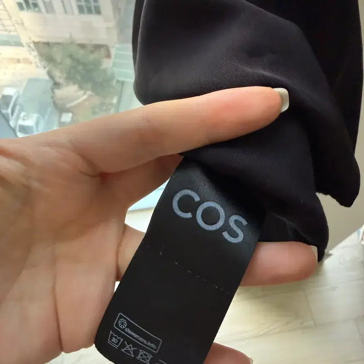 [SOLD OUT] COS 코스 블랙 새틴 가오리핏 원피스_EUR 36
