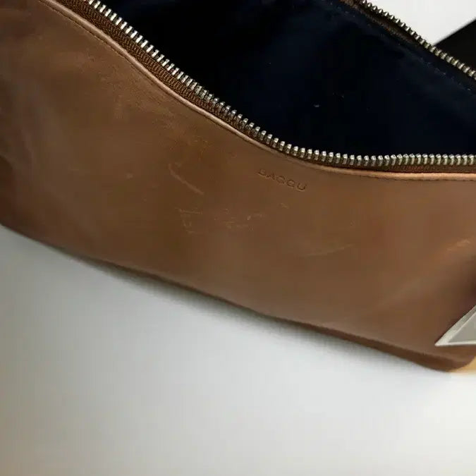 [BUNJANG] BAGGU Leather Pouch Clutch Camel Brown / BAGGU 바쿠 - 가죽 파우치 클러치 카멜 브라운