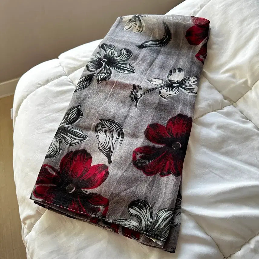 [BUNJANG] RACHEL PARIS Floral Pattern Scarf / RACHEL PARIS 꽃무늬 스카프