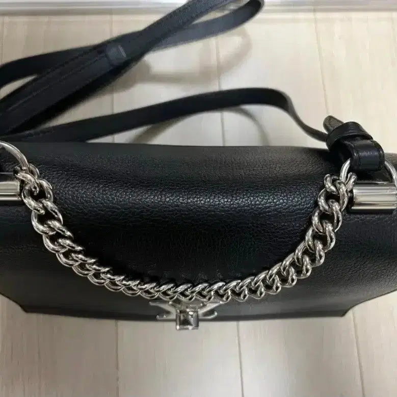[BUNJANG] Louis Vuitton Lockme II BB Handbag / 루이비통 락미2 bb