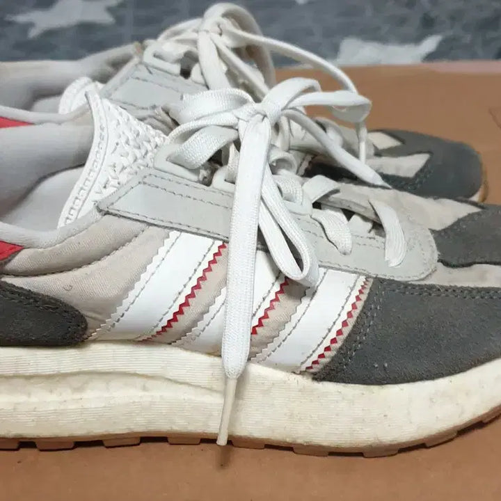 [BUNJANG] Adidas Retropy E5 Gray White Sneakers (220) / 아디다스 레트로피 E5 그레이 화이트 스니커즈 (220)