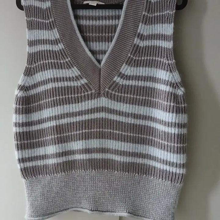 [BUNJANG] COS V-Neck Striped Knit Vest / 코스 브이넥 스트라이프 니트 조끼