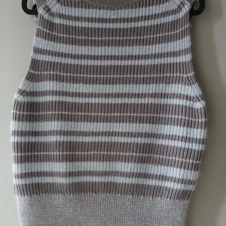 [BUNJANG] COS V-Neck Striped Knit Vest / 코스 브이넥 스트라이프 니트 조끼