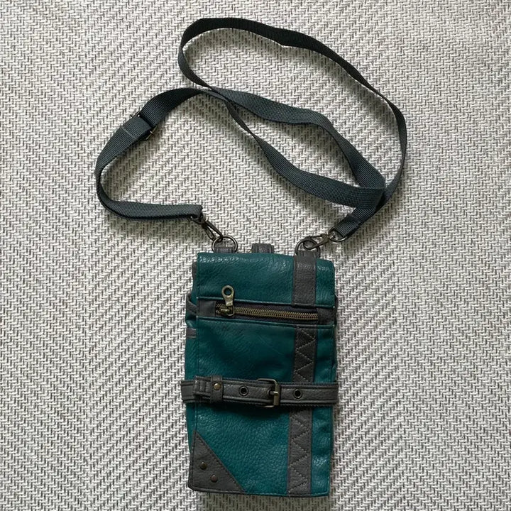 [BUNJANG] Goa Y2K Vintage Leather Mini Utility Bag / 빈티지 카라비너 레더 미니 유틸리티 백 y2k  goa J04085