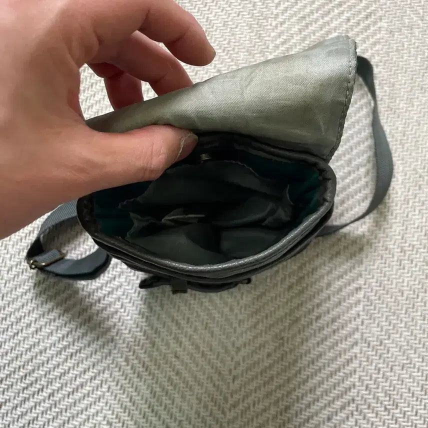 [BUNJANG] Goa Y2K Vintage Leather Mini Utility Bag / 빈티지 카라비너 레더 미니 유틸리티 백 y2k  goa J04085