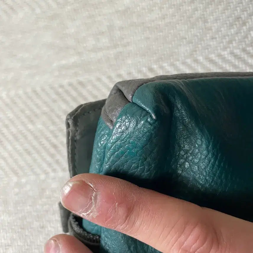 [BUNJANG] Goa Y2K Vintage Leather Mini Utility Bag / 빈티지 카라비너 레더 미니 유틸리티 백 y2k  goa J04085