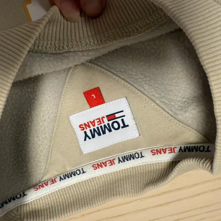 [BUNJANG] Tommy Jeans Beige Navy Sweatshirt / 타미진스 맨투맨