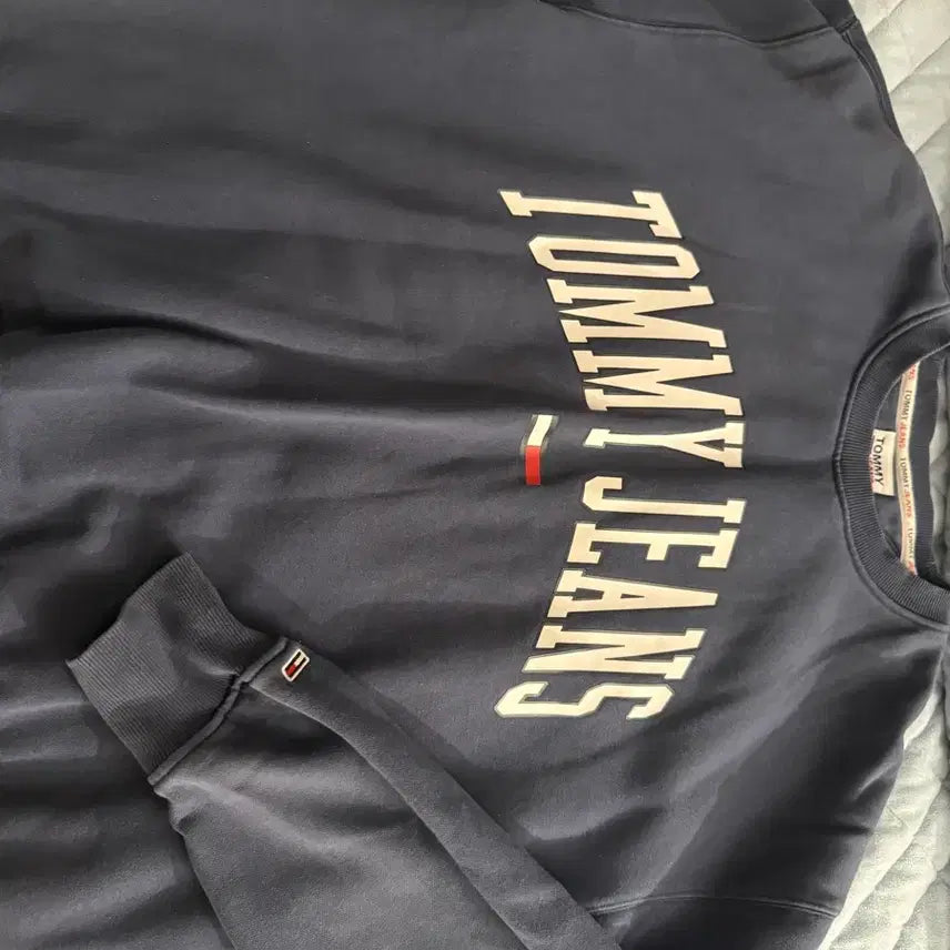 [BUNJANG] Tommy Jeans Beige Navy Sweatshirt / 타미진스 맨투맨