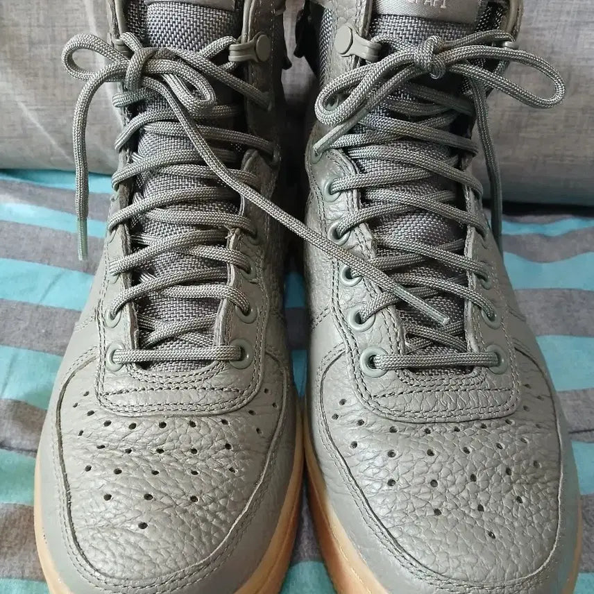 [BUNJANG] Nike SF AF1 Mid Olive Green Sneakers / 나이키 SF AF1 미드 올리브 그린240