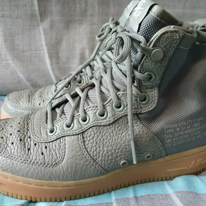 [BUNJANG] Nike SF AF1 Mid Olive Green Sneakers / 나이키 SF AF1 미드 올리브 그린240