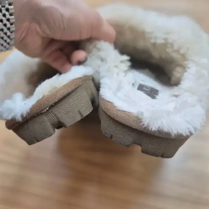 [BUNJANG] UGG Brown Slippers 240 / UGG 어그 브라운 슬리퍼 240