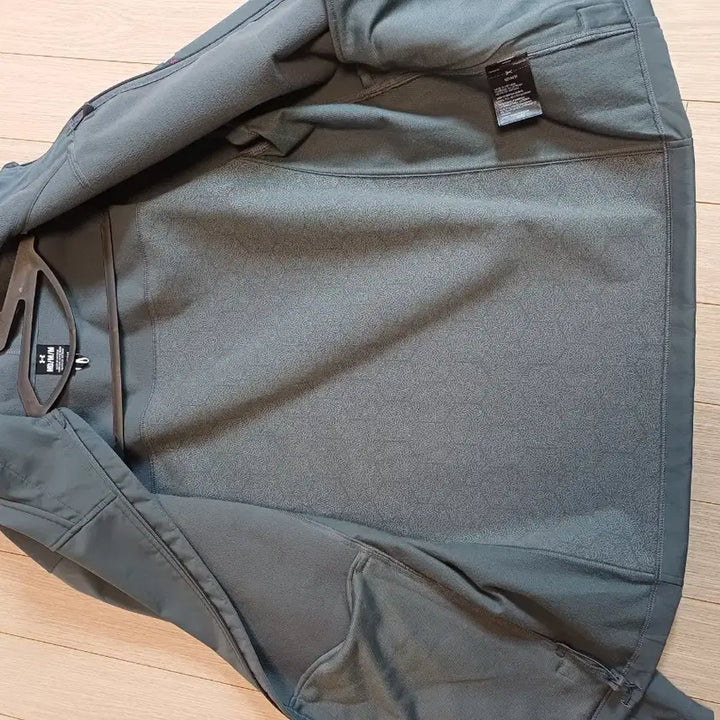 [BUNJANG] Under Armour Softshell Jacket Gray / 언더아머 후드 소프트쉘 자켓 그레이