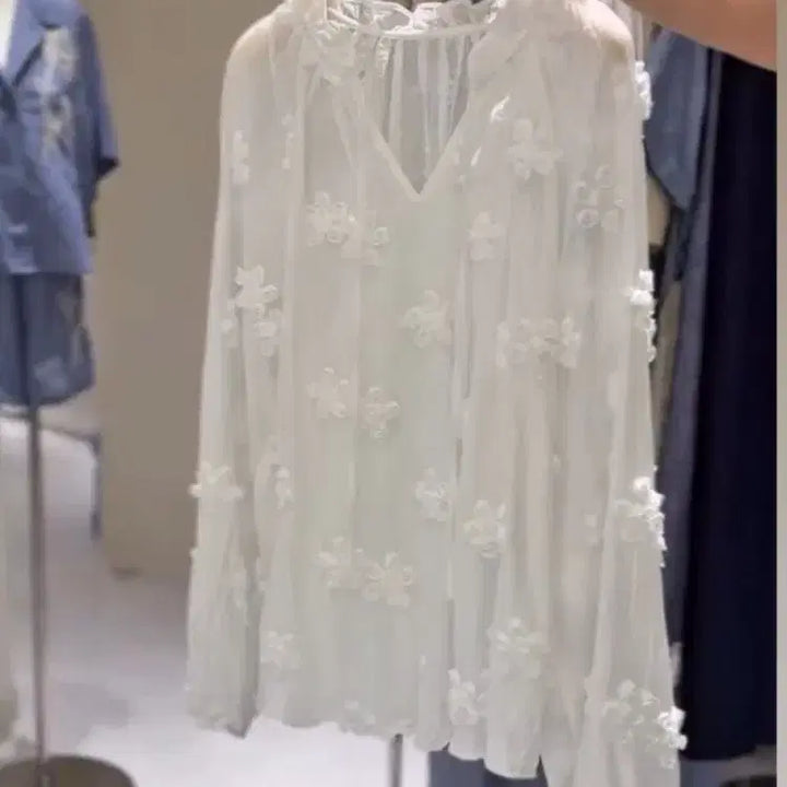 [SOLD OUT] 화이트 플라워 시스루 블라우스