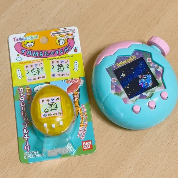 [BUNJANG] Bandai Tamagotchi Lip & Cheek Classic Coral (Yellow) Cosmetic / 반다이 다마고치 립앤치크 클래식코랄(옐로우) 미개봉 새상품