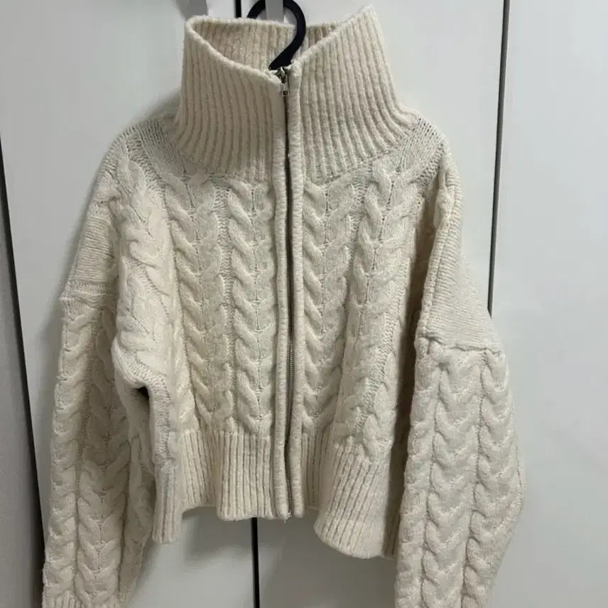 [BUNJANG] Ivory Cable Knit Zip-Up Sweater / 아이보리 꽈배기 니트 집업