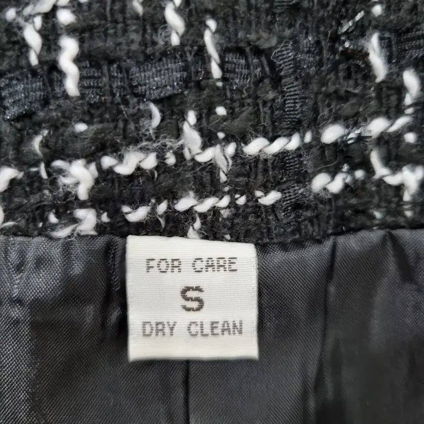 [BUNJANG] Black Tweed Gold Button Jacket / 블랙 트위드 금장 버튼 자켓