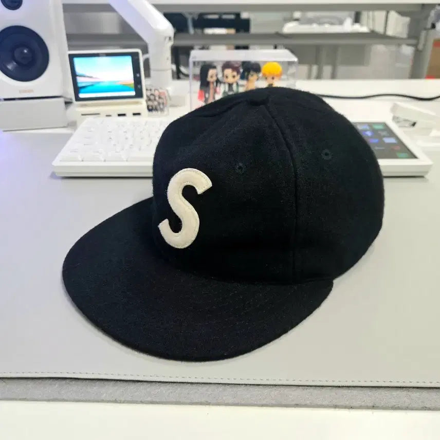 [BUNJANG] Supreme Ebbets Field S Logo Fitted 6-Panel Cap Black 23SS / 슈프림 이벳 S 로고 피티드 6-패널 캡 블랙 23SS