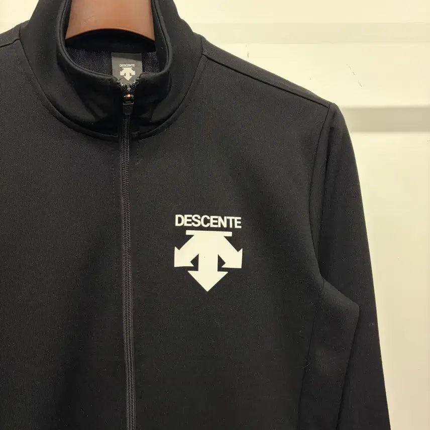[BUNJANG] Descente Essential Big Logo Zip-Up Jacket / (100) 남성용 데상트 에센셜 빅로고 집업 자켓 재킷 트랙탑