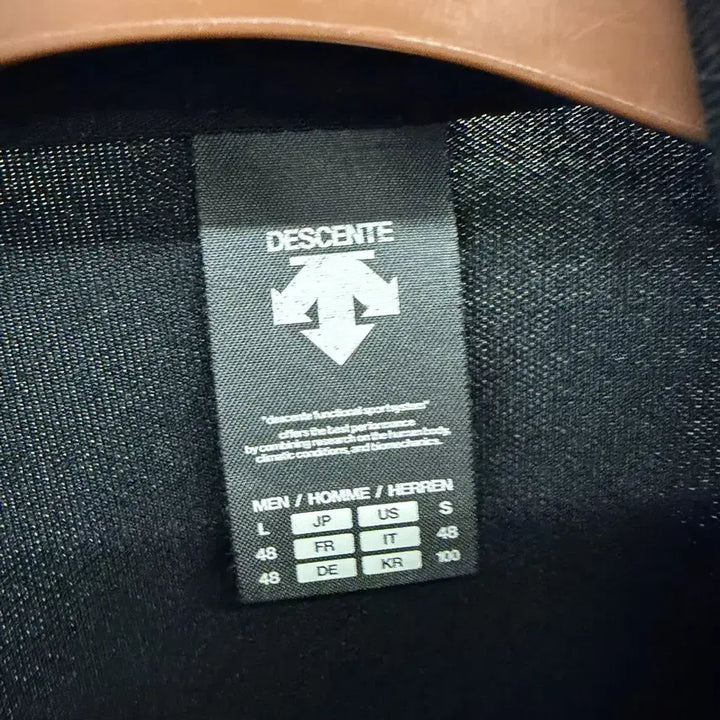 [BUNJANG] Descente Essential Big Logo Zip-Up Jacket / (100) 남성용 데상트 에센셜 빅로고 집업 자켓 재킷 트랙탑