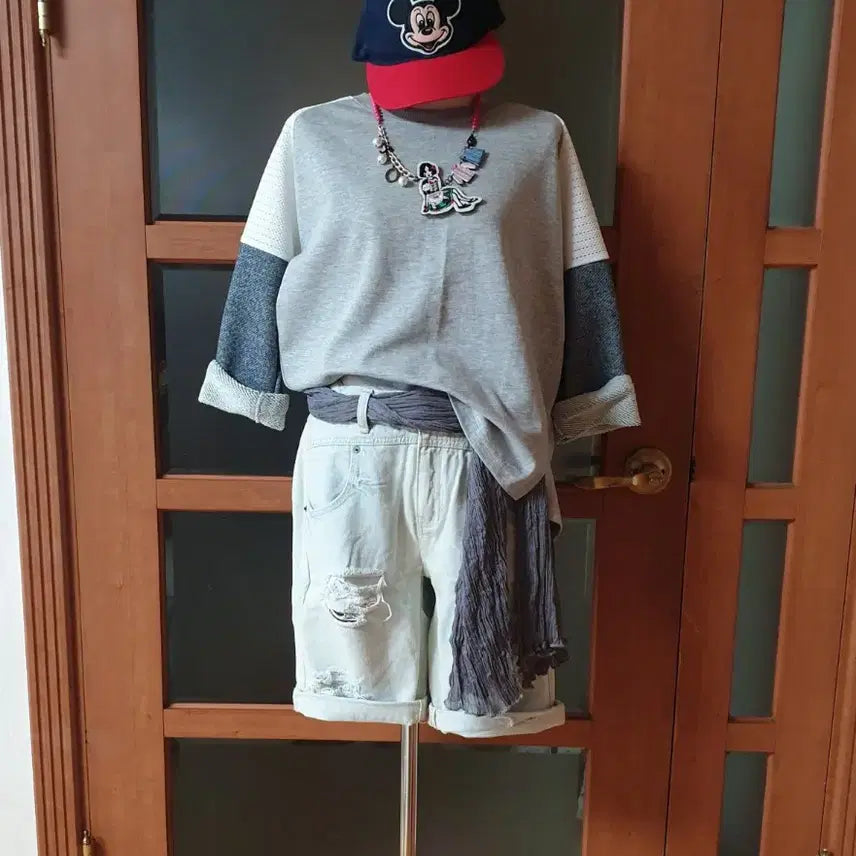 [BUNJANG] Color-Blocked Sleeve Sweatshirt + 4 Embroidered Brooches Set / (새제품)배색소매 맨투맨+자수브로치 4종