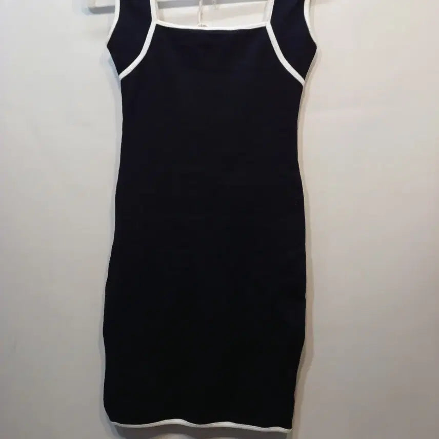 [BUNJANG] Black and White Slim Fit Dress / 블랙 화이트 배색 슬림핏 원피스80사이즈 봄가을   62200
