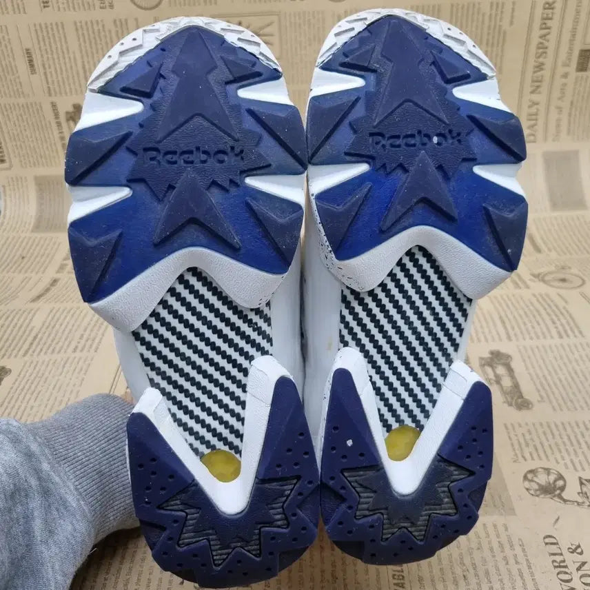 [BUNJANG] Reebok InstaPump Women's Sneakers / 리복 인스타펌프 여성운동화235