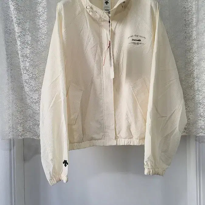[BUNJANG] Descente Ivory Windbreaker Jacket / 데상트 아이보리 바람막이 점퍼