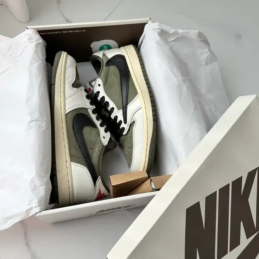 [BUNJANG] Nike Air Jordan 1 Travis Scott Reverse Olive Sneakers / 나이키 에어조던1 트래비스 스캇 리버스 올리브