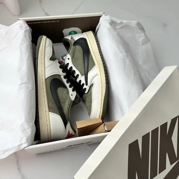 [BUNJANG] Nike Air Jordan 1 Travis Scott Reverse Olive Sneakers / 나이키 에어조던1 트래비스 스캇 리버스 올리브