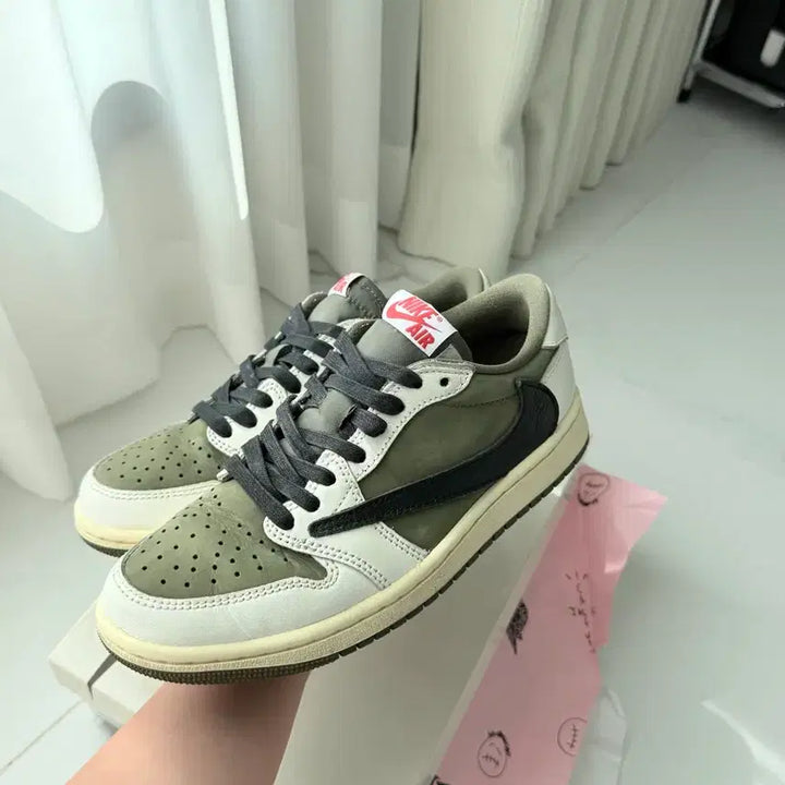 [BUNJANG] Nike Air Jordan 1 Travis Scott Reverse Olive Sneakers / 나이키 에어조던1 트래비스 스캇 리버스 올리브