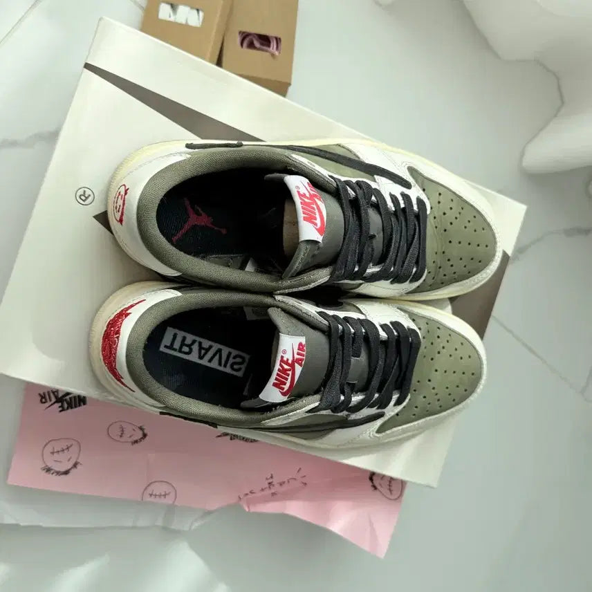 [BUNJANG] Nike Air Jordan 1 Travis Scott Reverse Olive Sneakers / 나이키 에어조던1 트래비스 스캇 리버스 올리브