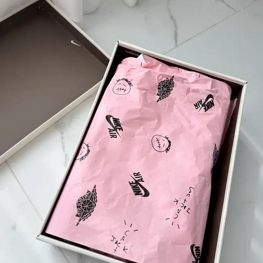 [BUNJANG] Nike Air Jordan 1 Travis Scott Reverse Olive Sneakers / 나이키 에어조던1 트래비스 스캇 리버스 올리브