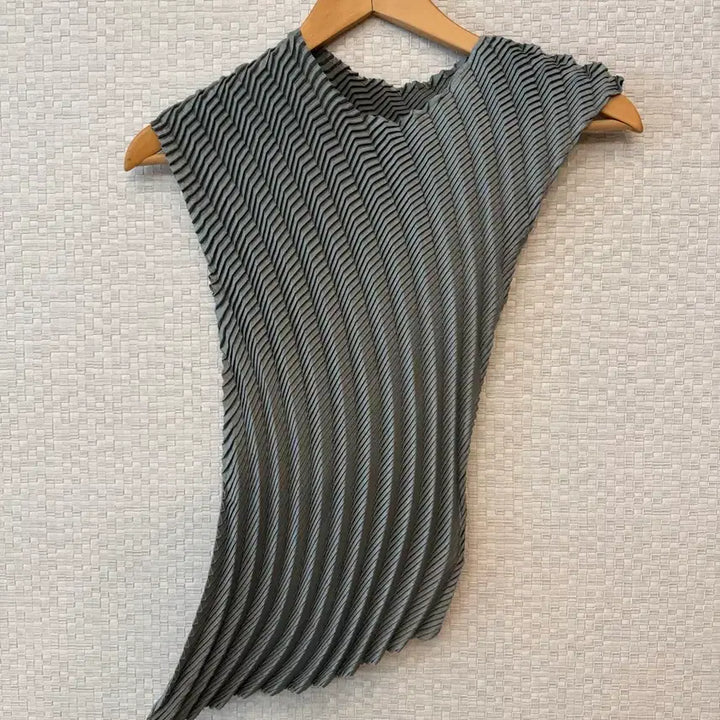 [BUNJANG] Issey Miyake Gem Top Gray / 이세이미야케 젬 탑 그레이