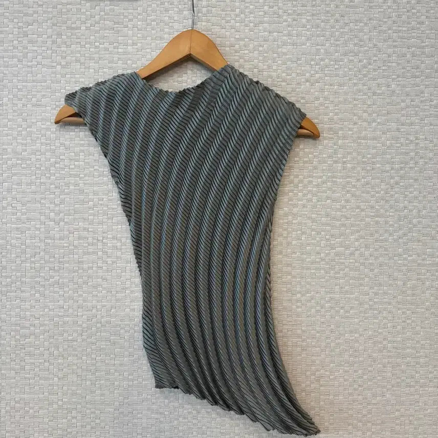 [BUNJANG] Issey Miyake Gem Top Gray / 이세이미야케 젬 탑 그레이