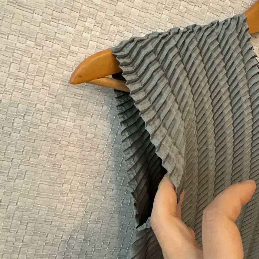 [BUNJANG] Issey Miyake Gem Top Gray / 이세이미야케 젬 탑 그레이