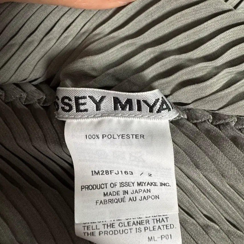 [BUNJANG] Issey Miyake Gem Top Gray / 이세이미야케 젬 탑 그레이