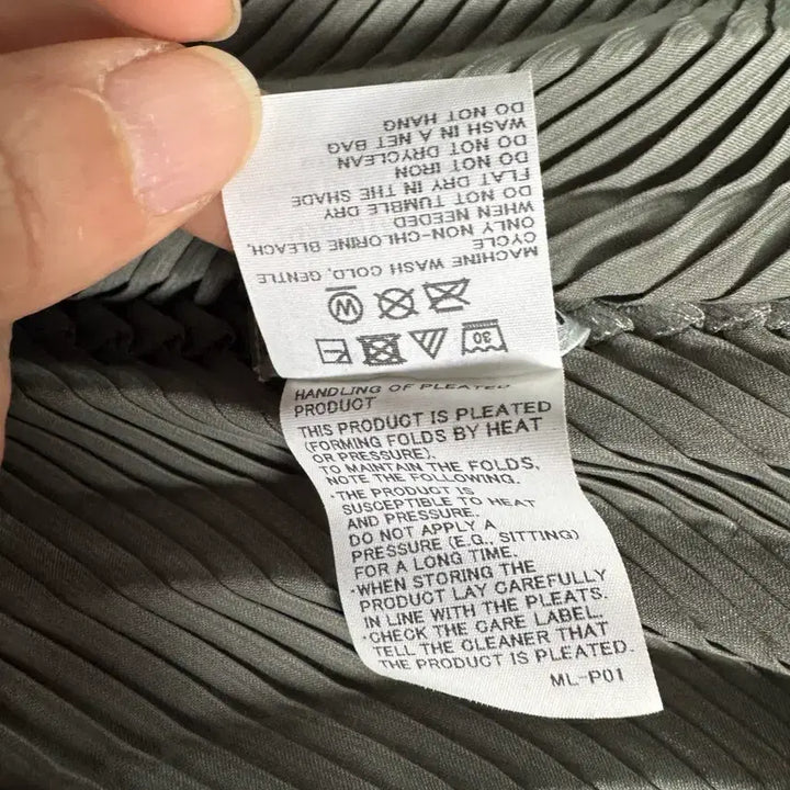 [BUNJANG] Issey Miyake Gem Top Gray / 이세이미야케 젬 탑 그레이