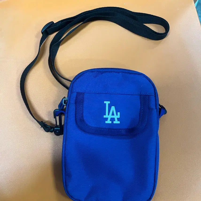 [BUNJANG] LA Dodgers Mini Crossbody Bag / LA 다저스 블루 미니 크로스백