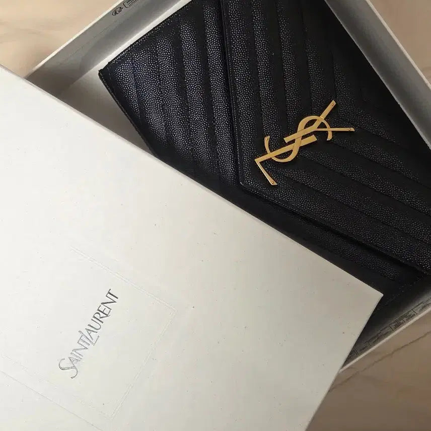 [BUNJANG] Yves Saint Laurent Clutch Bag / 입생 25년식 여자가방 판매합니다