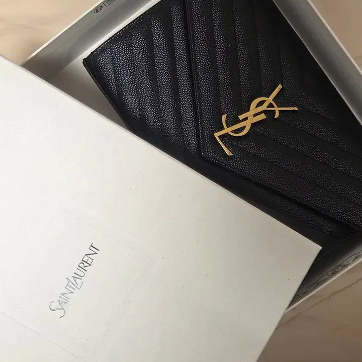 [BUNJANG] Yves Saint Laurent Clutch Bag / 입생 25년식 여자가방 판매합니다