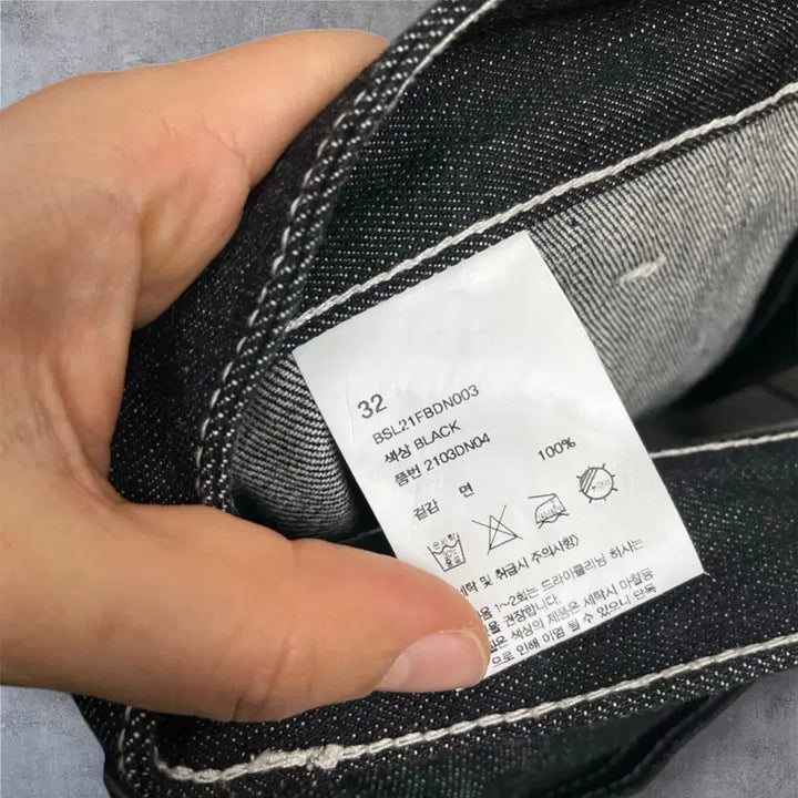 [SOLD OUT] 비슬로우 Beslow 흑청 스티치 포인트 셀비지 와이드 데님팬츠 32