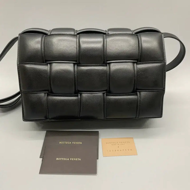 [BUNJANG] Bottega Veneta Padded Cassette Bag Black / 267000584 보테가 베네타 패디드 카세트백 블랙