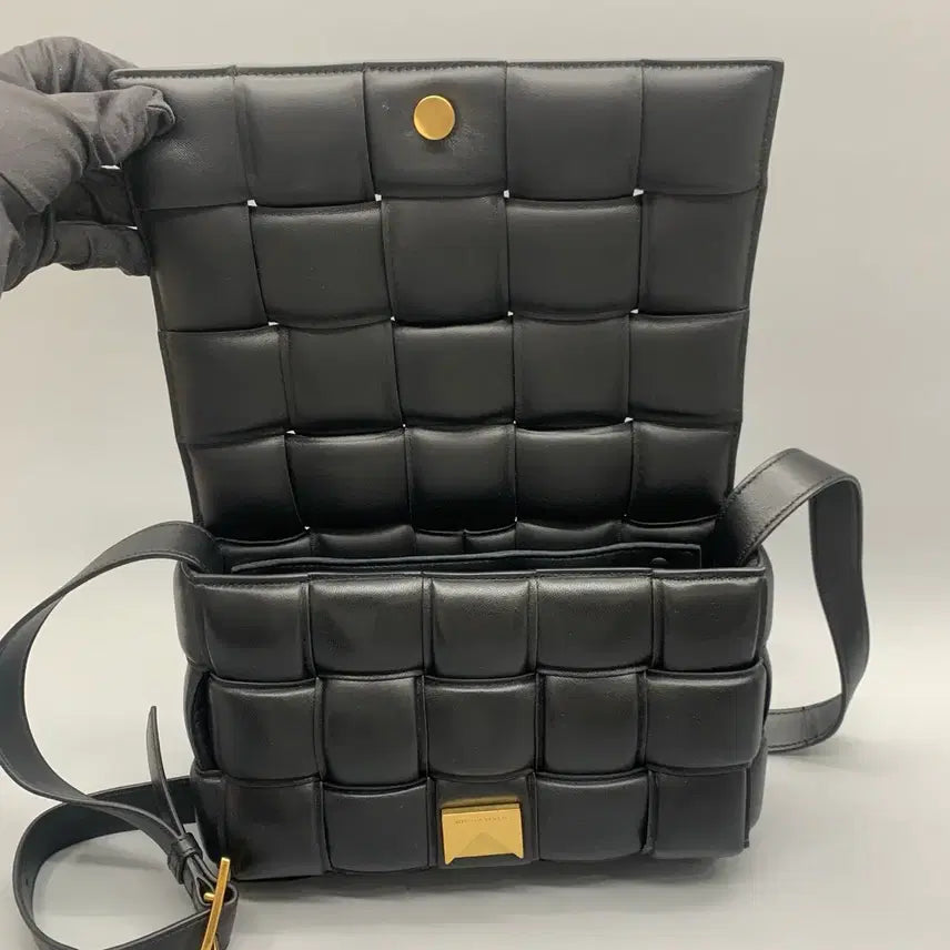 [BUNJANG] Bottega Veneta Padded Cassette Bag Black / 267000584 보테가 베네타 패디드 카세트백 블랙