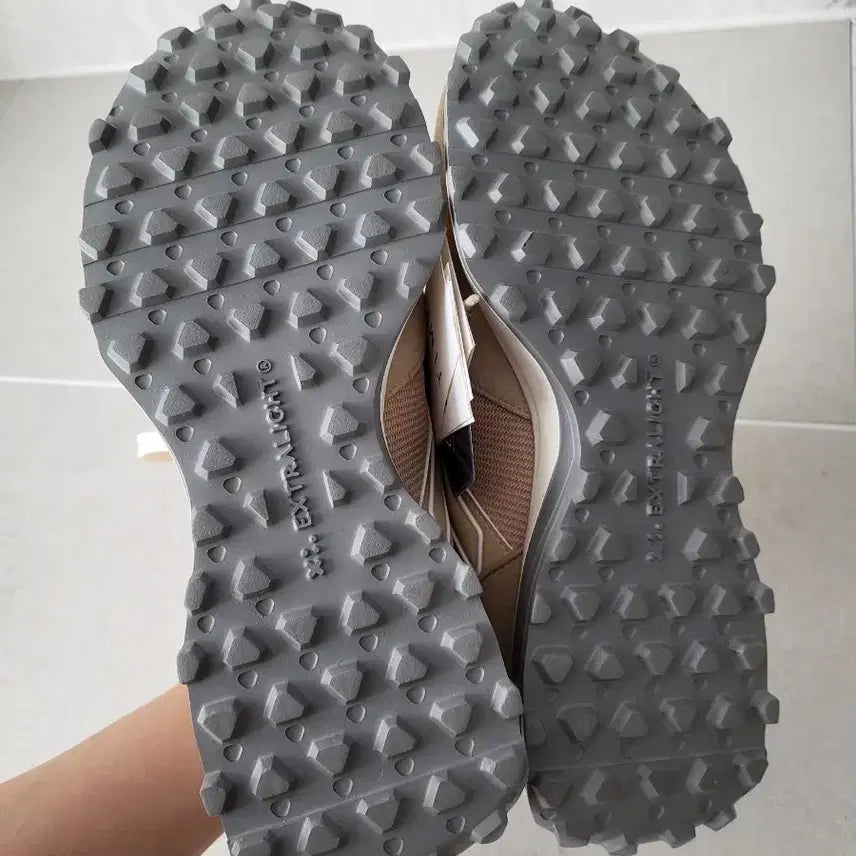 [BUNJANG] Time Sneakers - 230 Size / 타임 스니커즈(사진 도용시 법적조치)