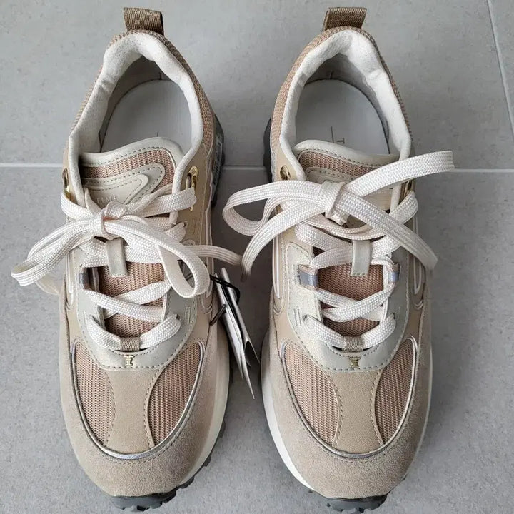 [BUNJANG] Time Sneakers - Size 230 / 타임 스니커즈(사진 도용시 법적조치)