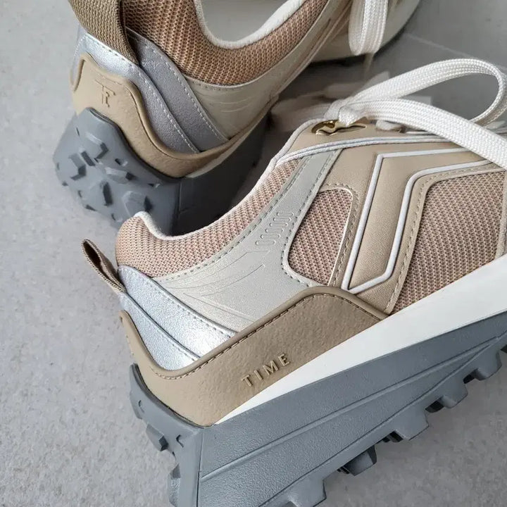 [BUNJANG] Time Sneakers - 230 Size / 타임 스니커즈(사진 도용시 법적조치)