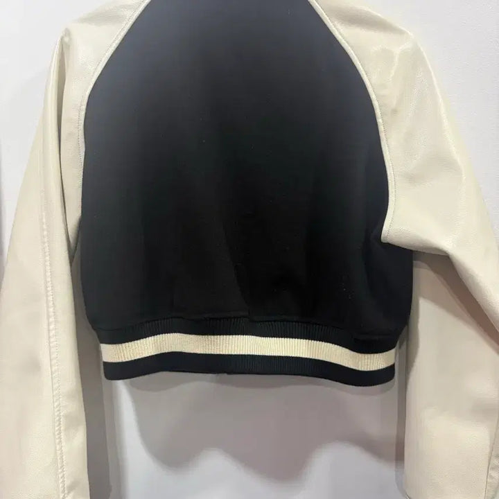 [BUNJANG] SPAO Cropped Varsity Jacket / SPAO 크롭 바시티 자켓