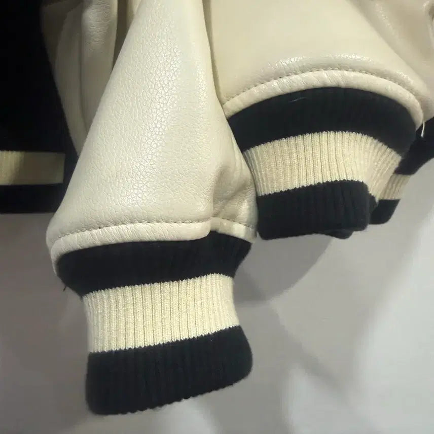 [BUNJANG] SPAO Cropped Varsity Jacket / SPAO 크롭 바시티 자켓