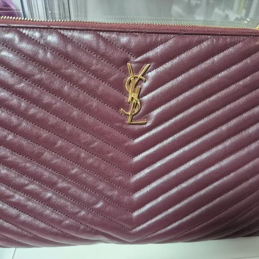 [BUNJANG] Yves Saint Laurent Matelassé Burgundy Clutch Bag / 입생로랑 마틀라세 버건디 클러치백