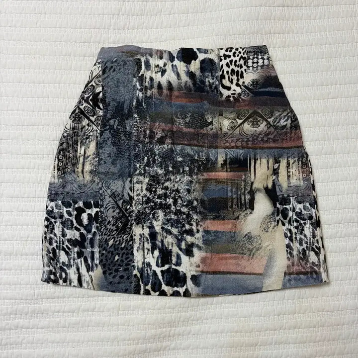 [BUNJANG] A-Line Unique Leopard Mini Skirt / 교신가능) 세미 A라인 유니크 뒷밴딩 호피 미니 스커트